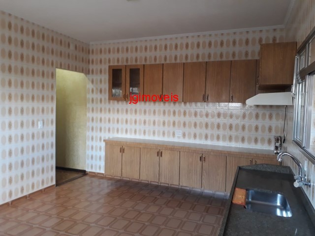 Casa à venda com 3 quartos, 200m² - Foto 3