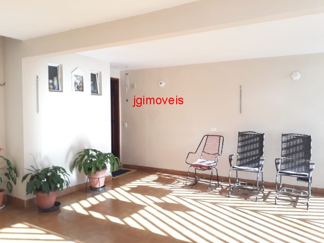 Casa à venda com 2 quartos, 120m² - Foto 2