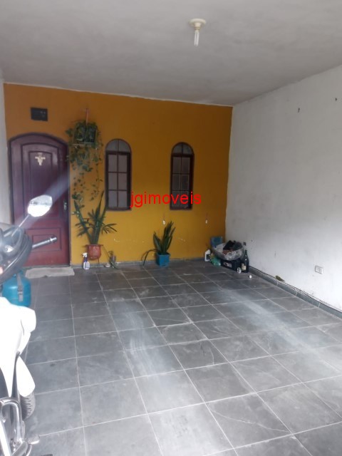 Casa à venda com 5 quartos, 200m² - Foto 1