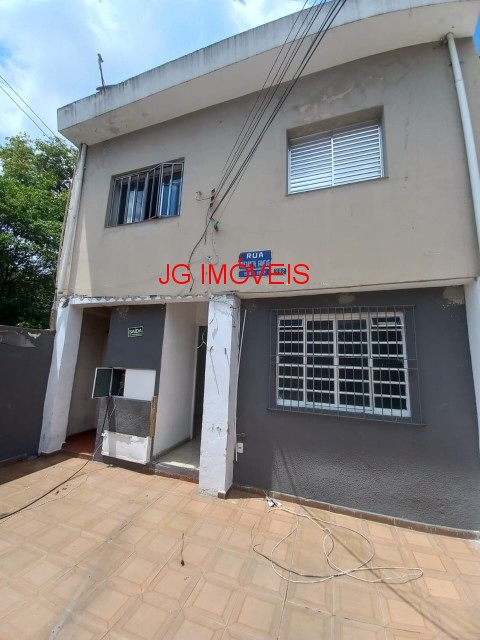 Casa à venda com 2 quartos, 80m² - Foto 1