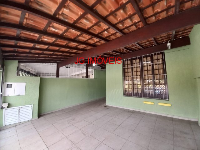 Casa à venda com 3 quartos, 178m² - Foto 1