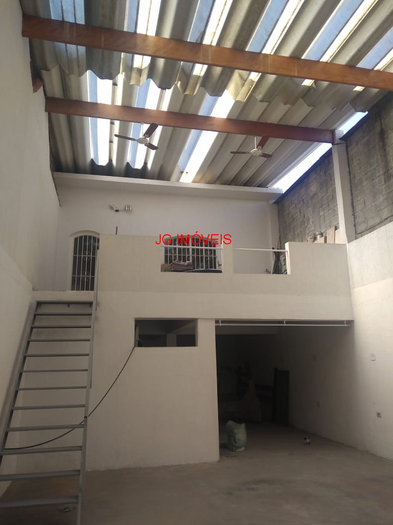 Prédio Inteiro à venda com 3 quartos, 200m² - Foto 1