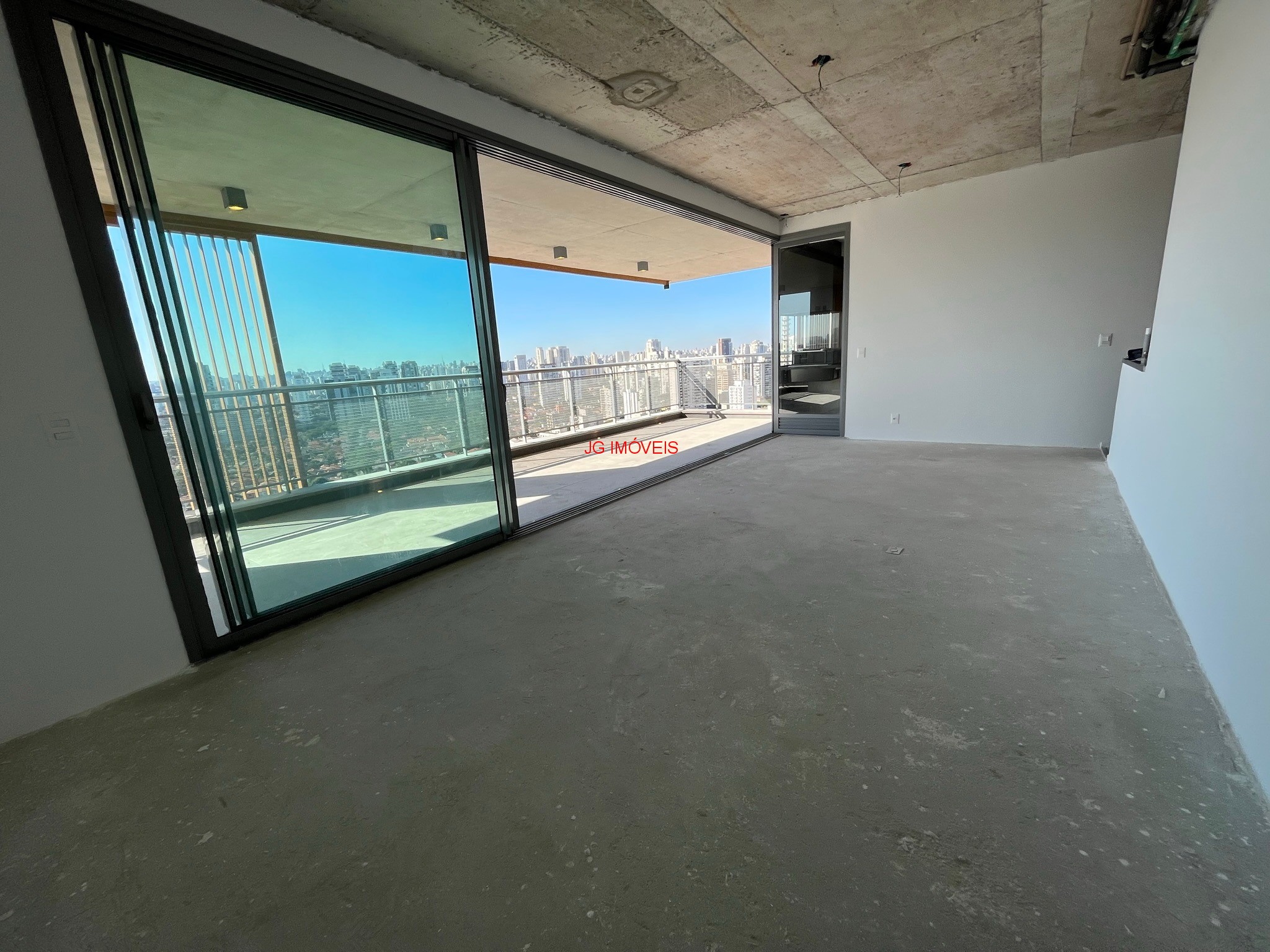 Apartamento à venda com 4 quartos, 167m² - Foto 1