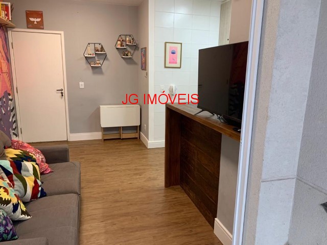 Apartamento à venda com 2 quartos, 70m² - Foto 2