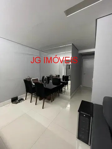 Apartamento à venda com 2 quartos, 70m² - Foto 2