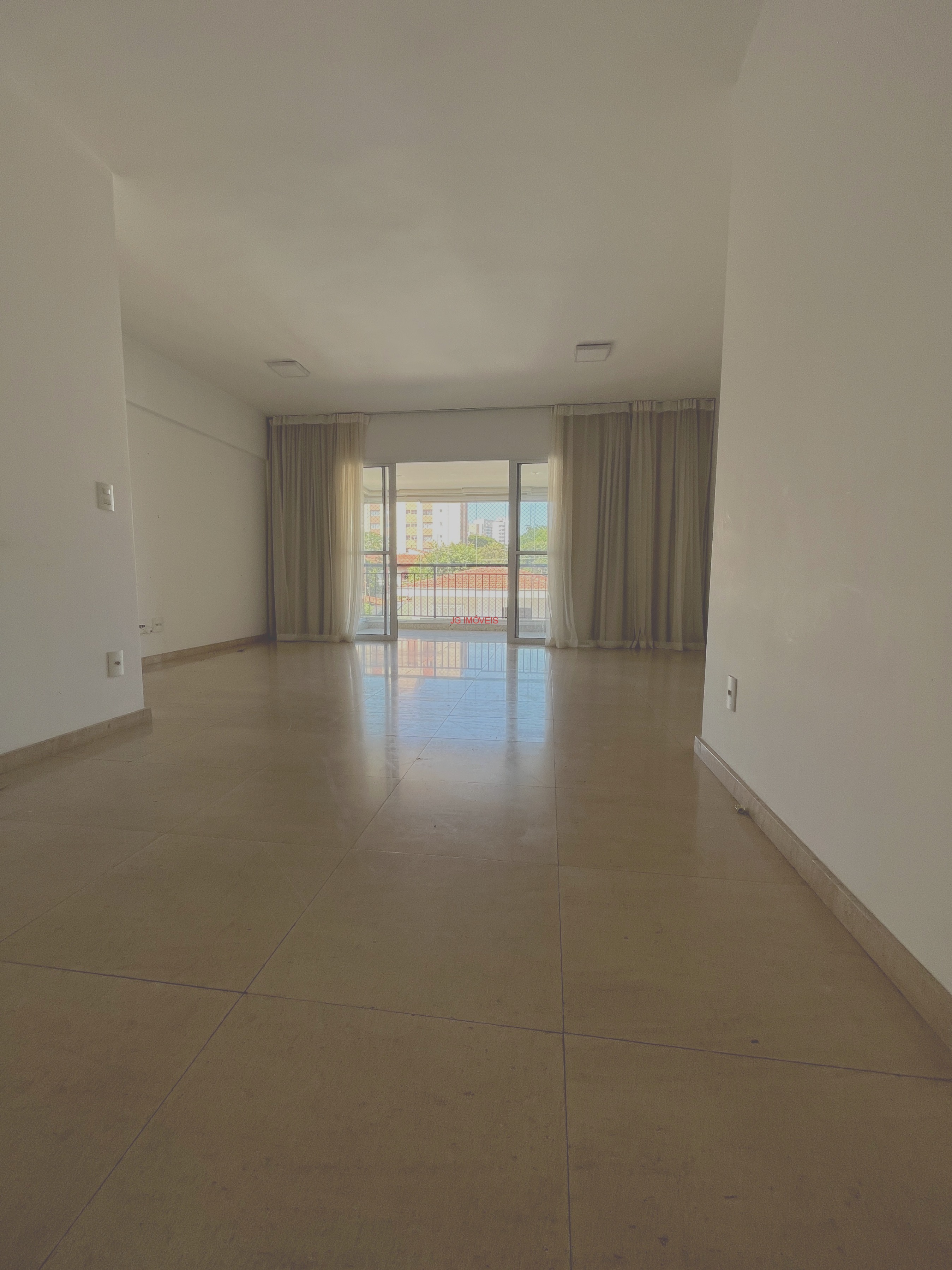 Apartamento à venda com 2 quartos, 83m² - Foto 2