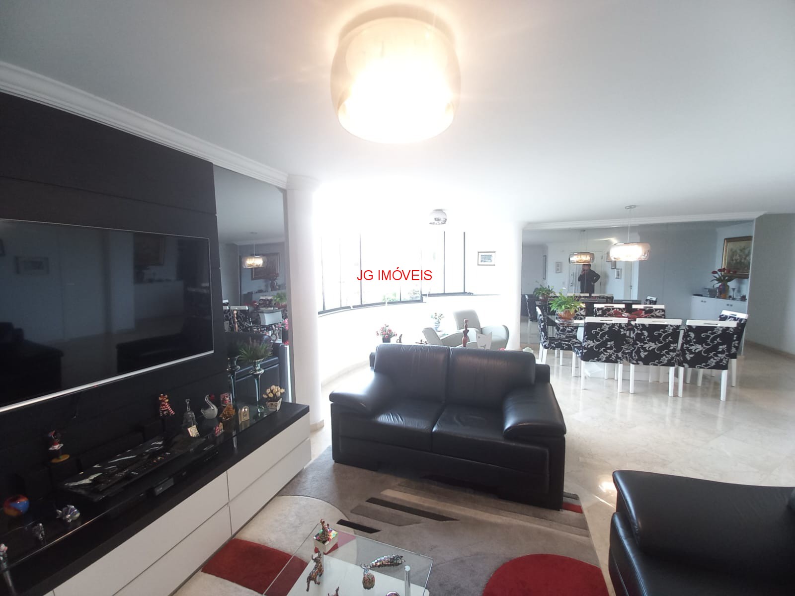 Apartamento à venda com 3 quartos, 150m² - Foto 2