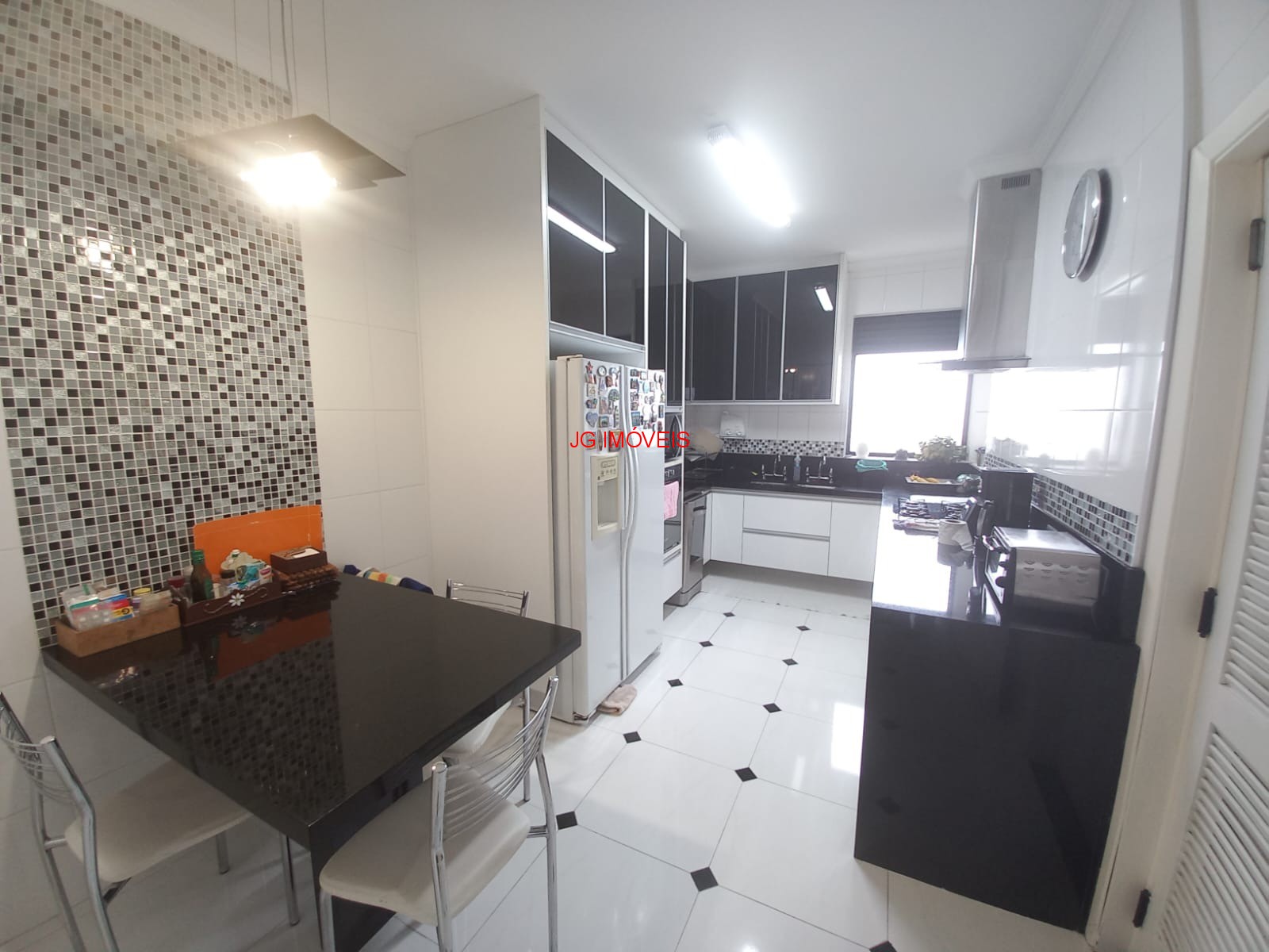 Apartamento à venda com 3 quartos, 150m² - Foto 8