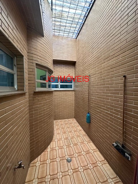 Casa à venda com 4 quartos, 270m² - Foto 18