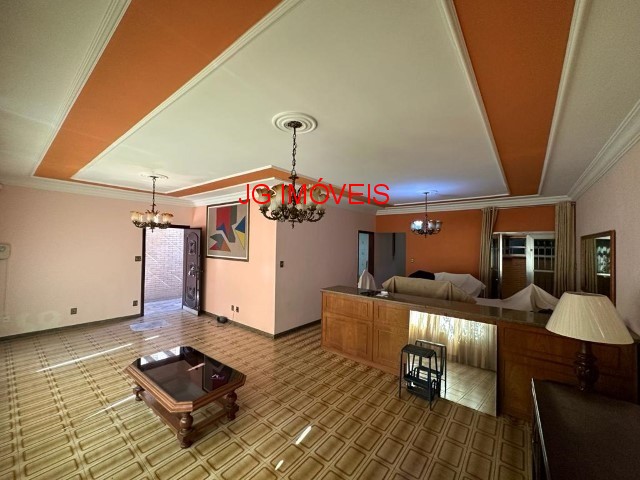 Casa à venda com 4 quartos, 270m² - Foto 2