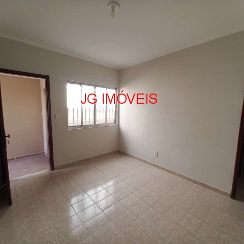 Casa à venda com 2 quartos, 100m² - Foto 1