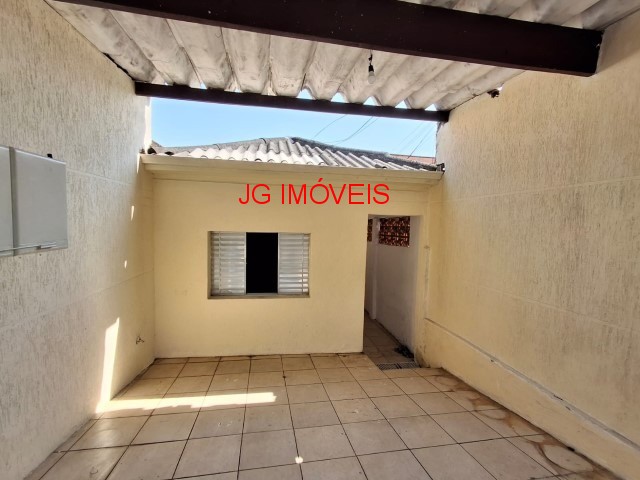 Casa à venda com 2 quartos, 300m² - Foto 1