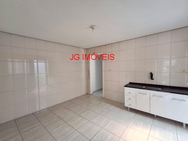 Casa à venda com 2 quartos, 300m² - Foto 2