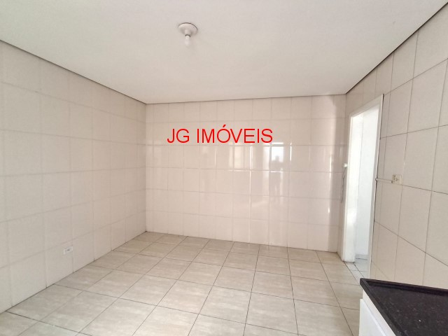 Casa à venda com 2 quartos, 300m² - Foto 3