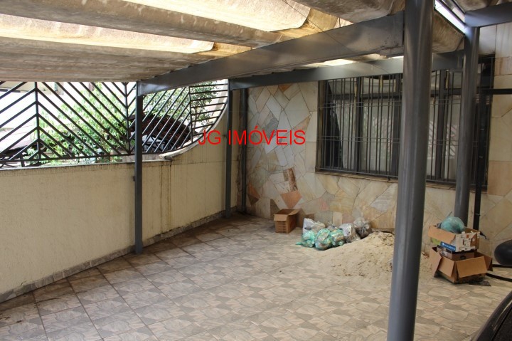 Casa à venda e aluguel com 4 quartos, 180m² - Foto 2