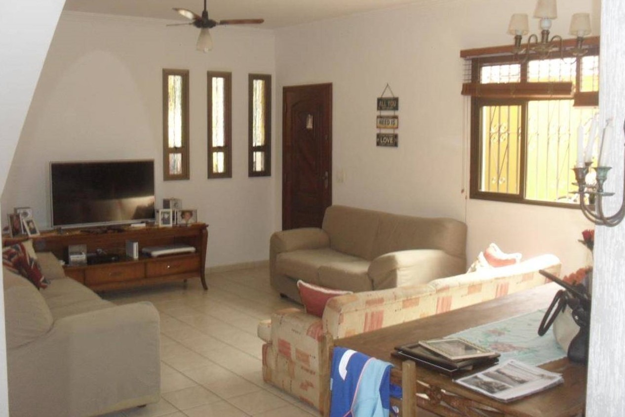 Casa à venda com 3 quartos, 189m² - Foto 1