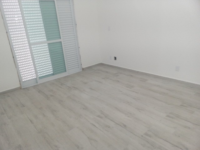 Casa à venda com 2 quartos, 110m² - Foto 1