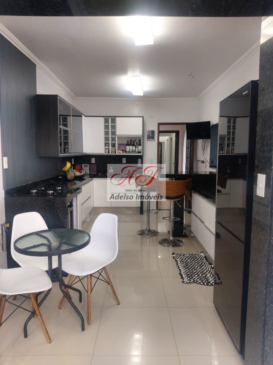 Apartamento à venda com 3 quartos, 195m² - Foto 1