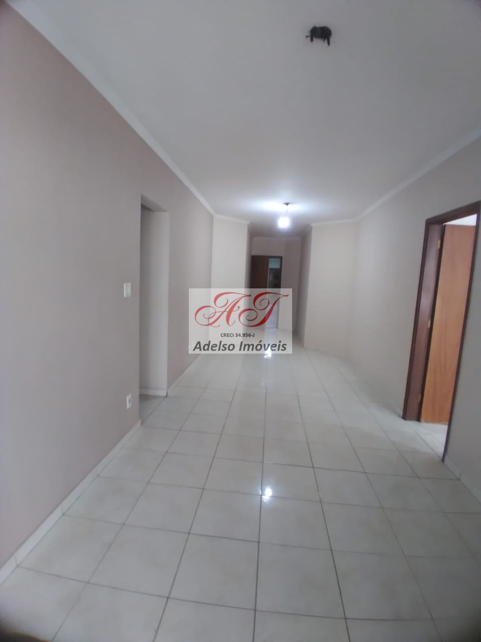 Apartamento à venda com 2 quartos, 110m² - Foto 2