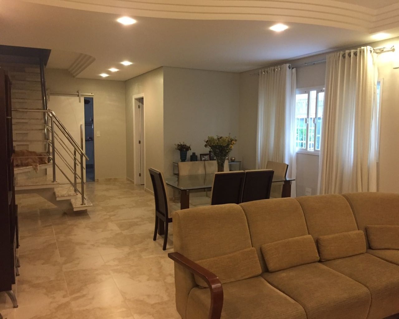 Casa à venda com 4 quartos, 320m² - Foto 1