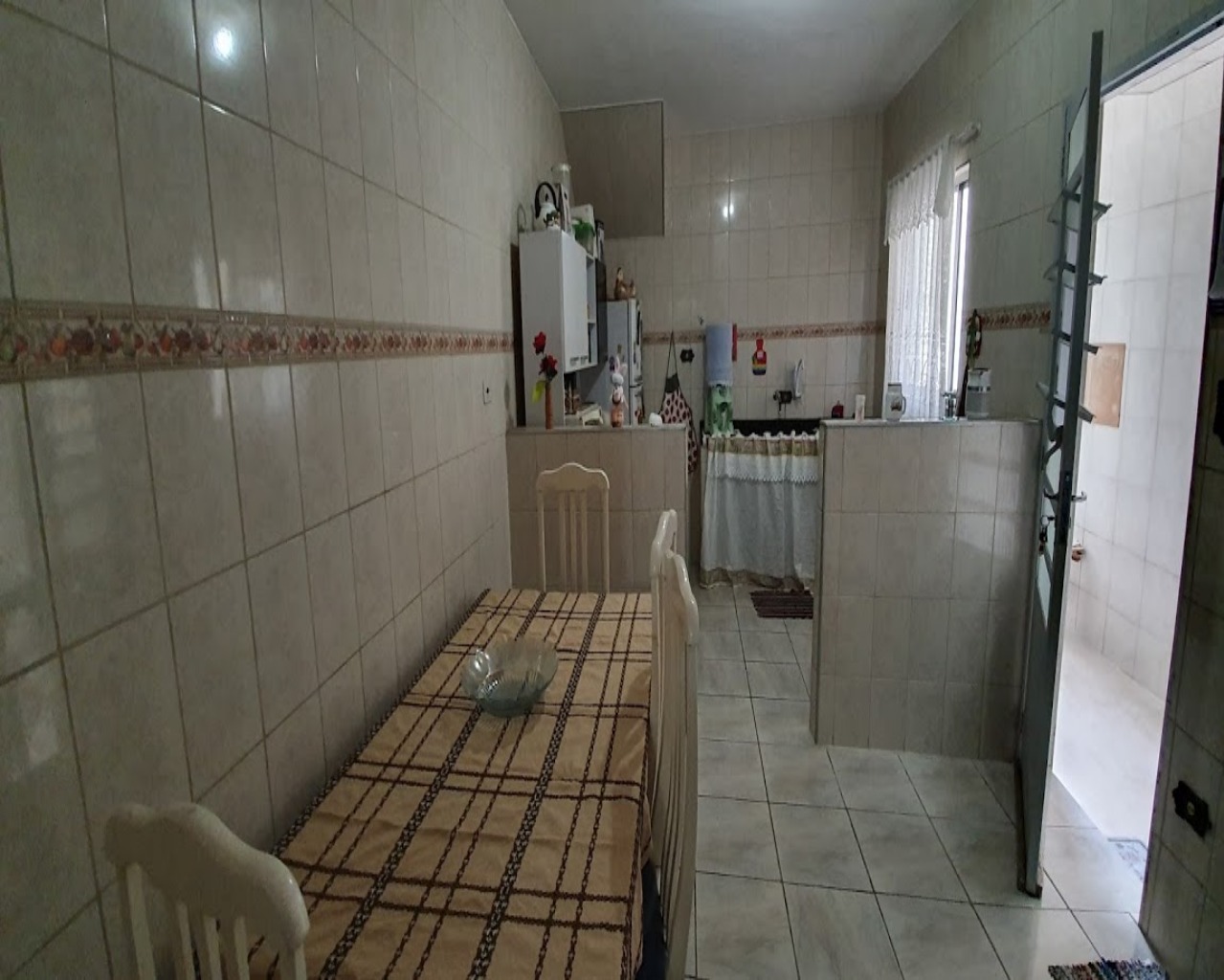 Sobrado à venda com 8 quartos, 207m² - Foto 1