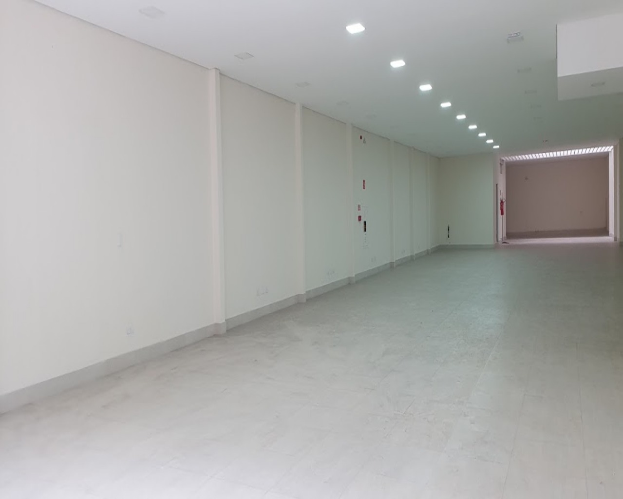 Prédio Inteiro para alugar, 980m² - Foto 2