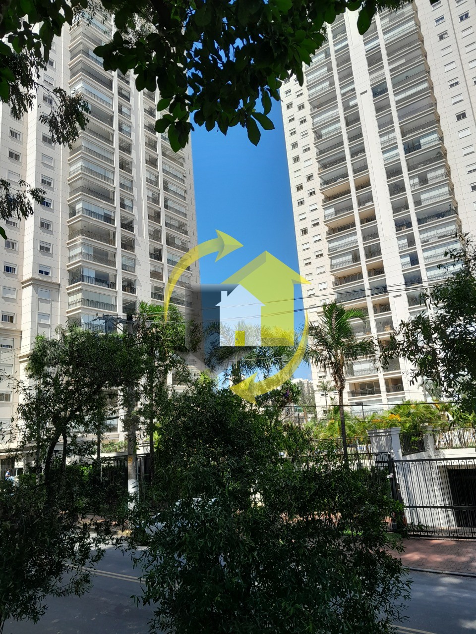 Apartamento à venda com 3 quartos, 172m² - Foto 1