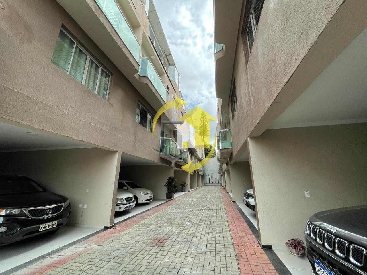 Sobrado à venda com 4 quartos, 200m² - Foto 2