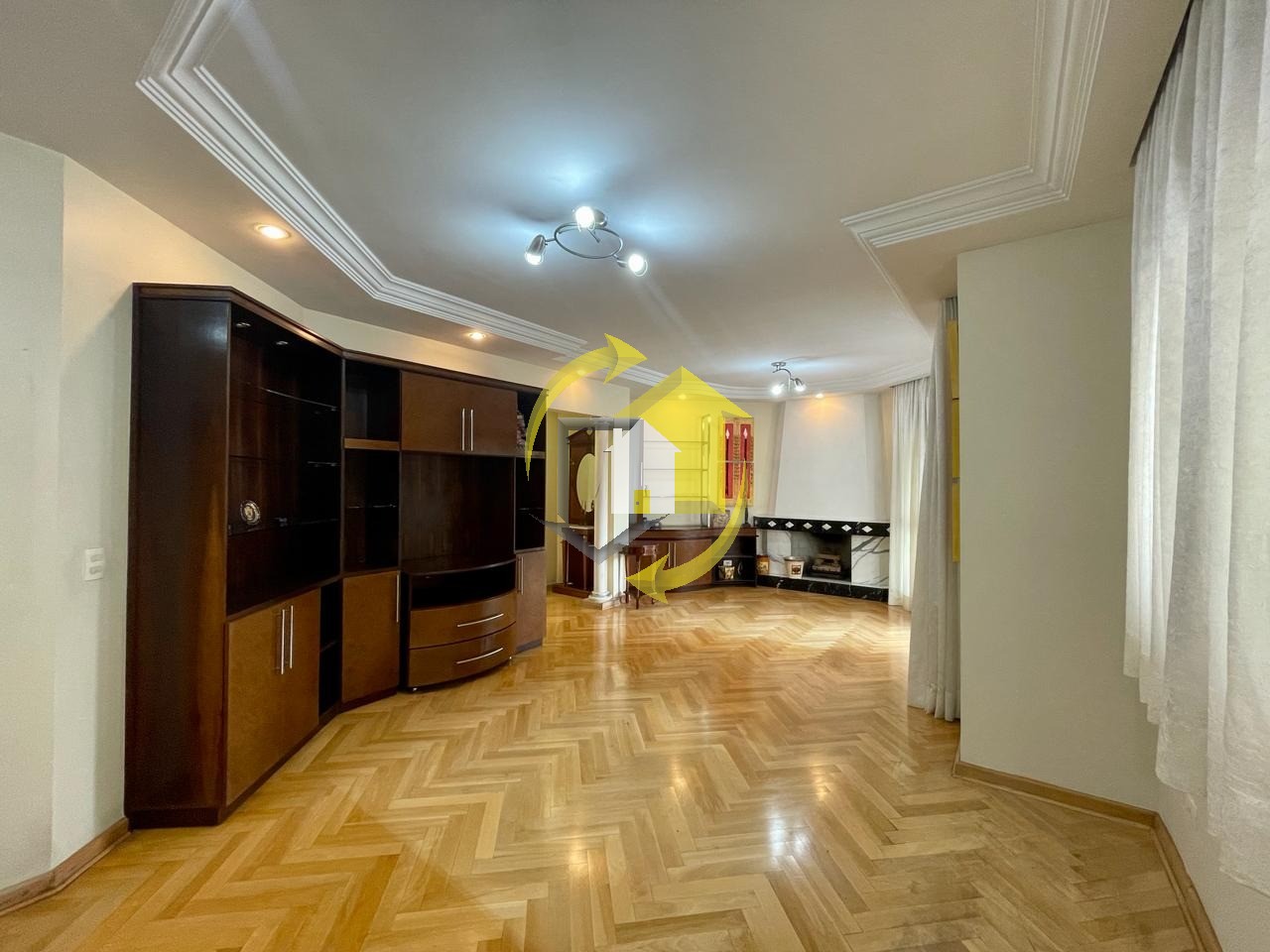 Apartamento à venda e aluguel com 3 quartos, 137m² - Foto 1