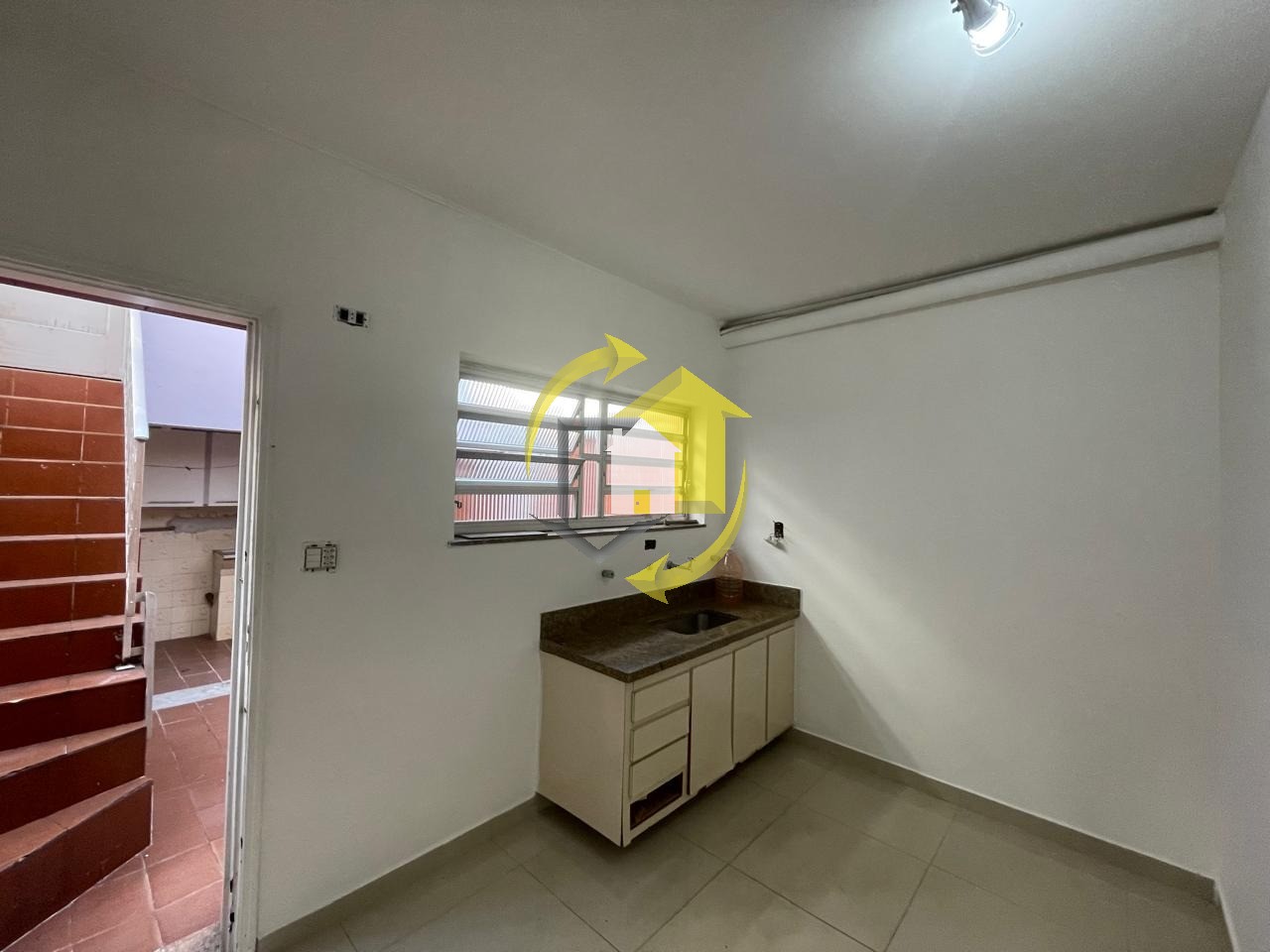 Casa Comercial para alugar com 2 quartos, 120m² - Foto 9