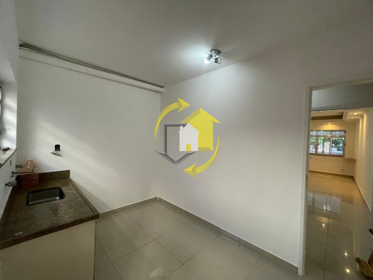 Casa Comercial para alugar com 2 quartos, 120m² - Foto 8