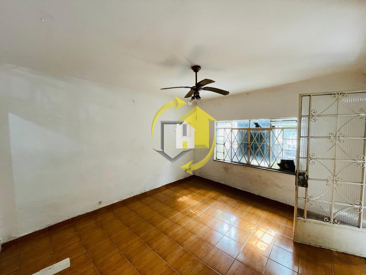 Casa Comercial para alugar com 4 quartos, 80m² - Foto 1