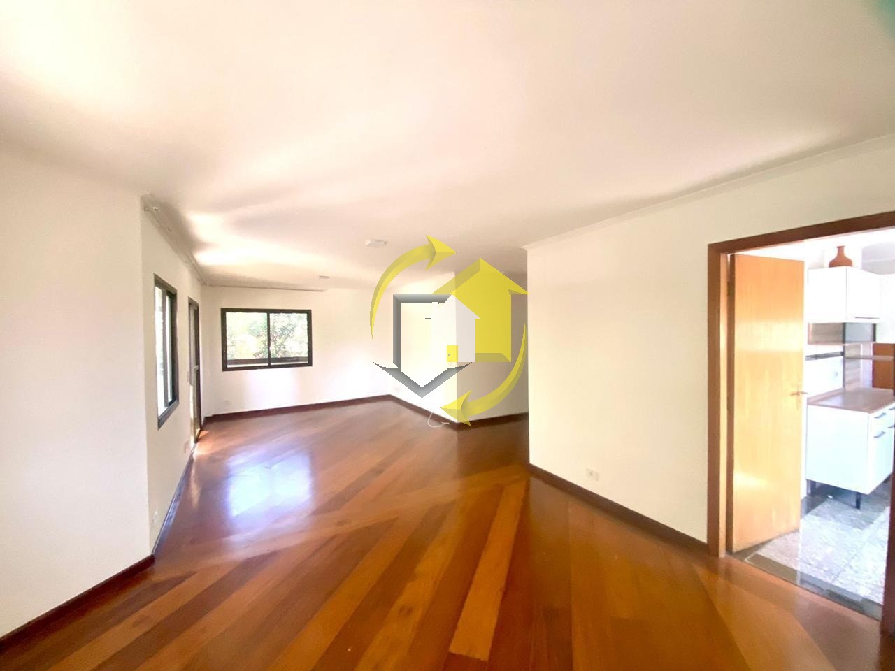 Apartamento à venda com 4 quartos, 140m² - Foto 1