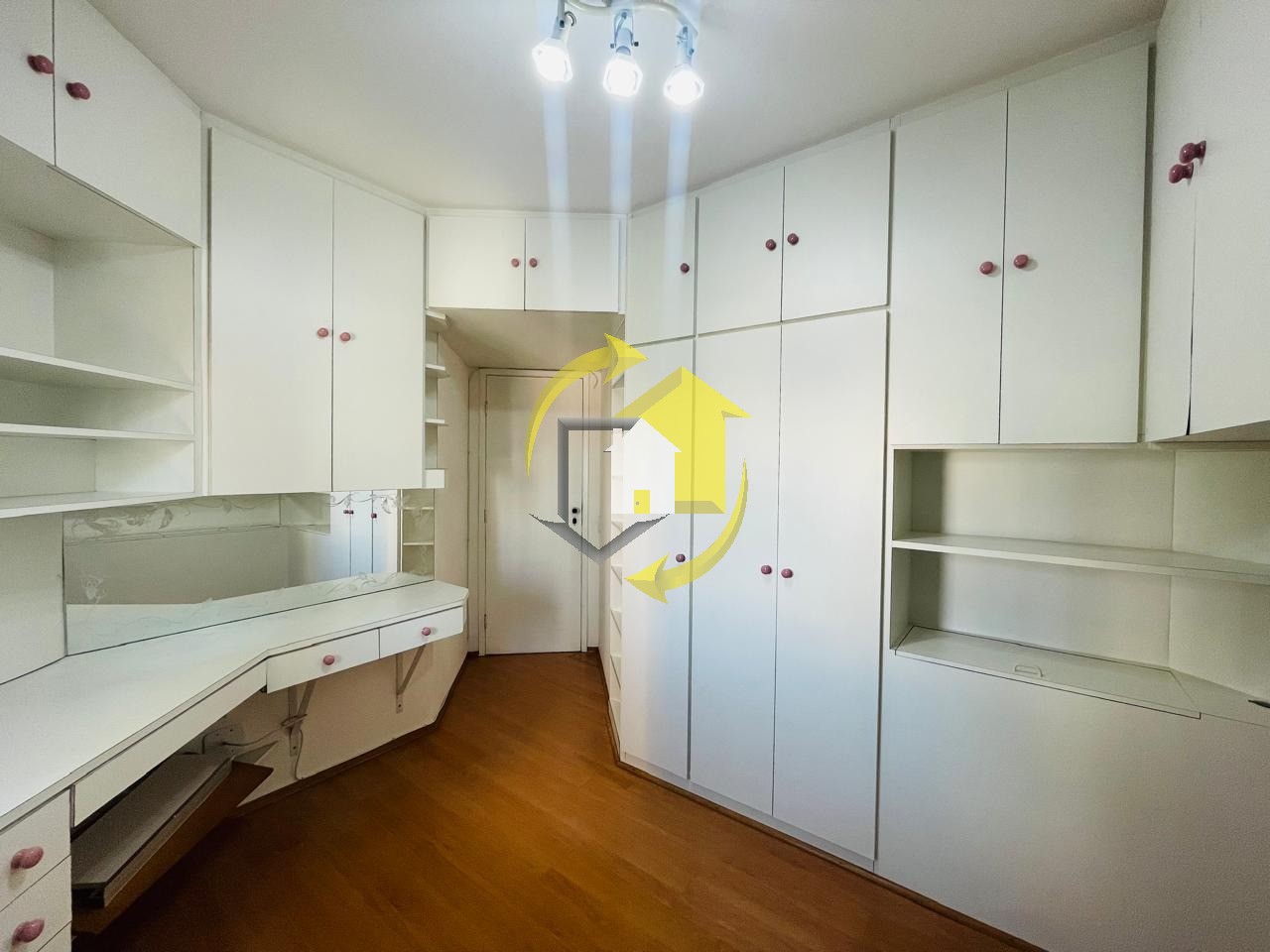 Apartamento à venda com 2 quartos, 64m² - Foto 11