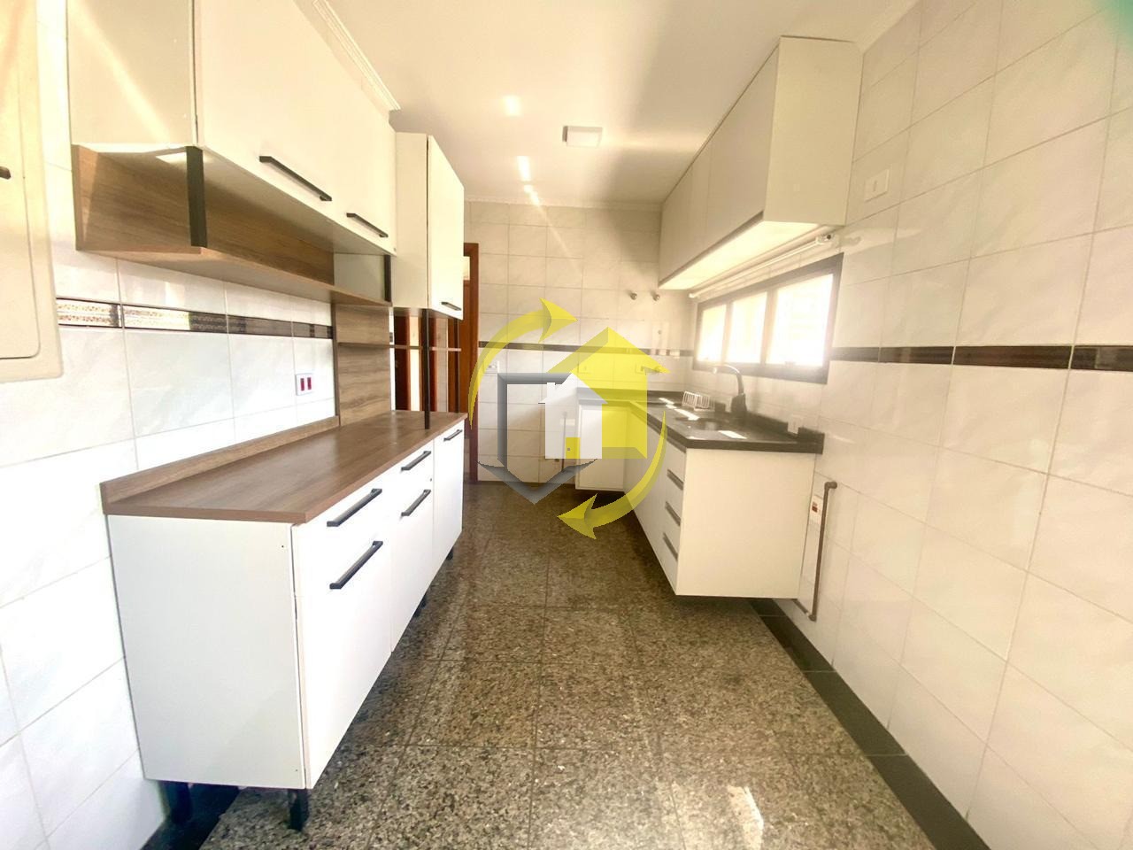 Apartamento à venda com 4 quartos, 140m² - Foto 7