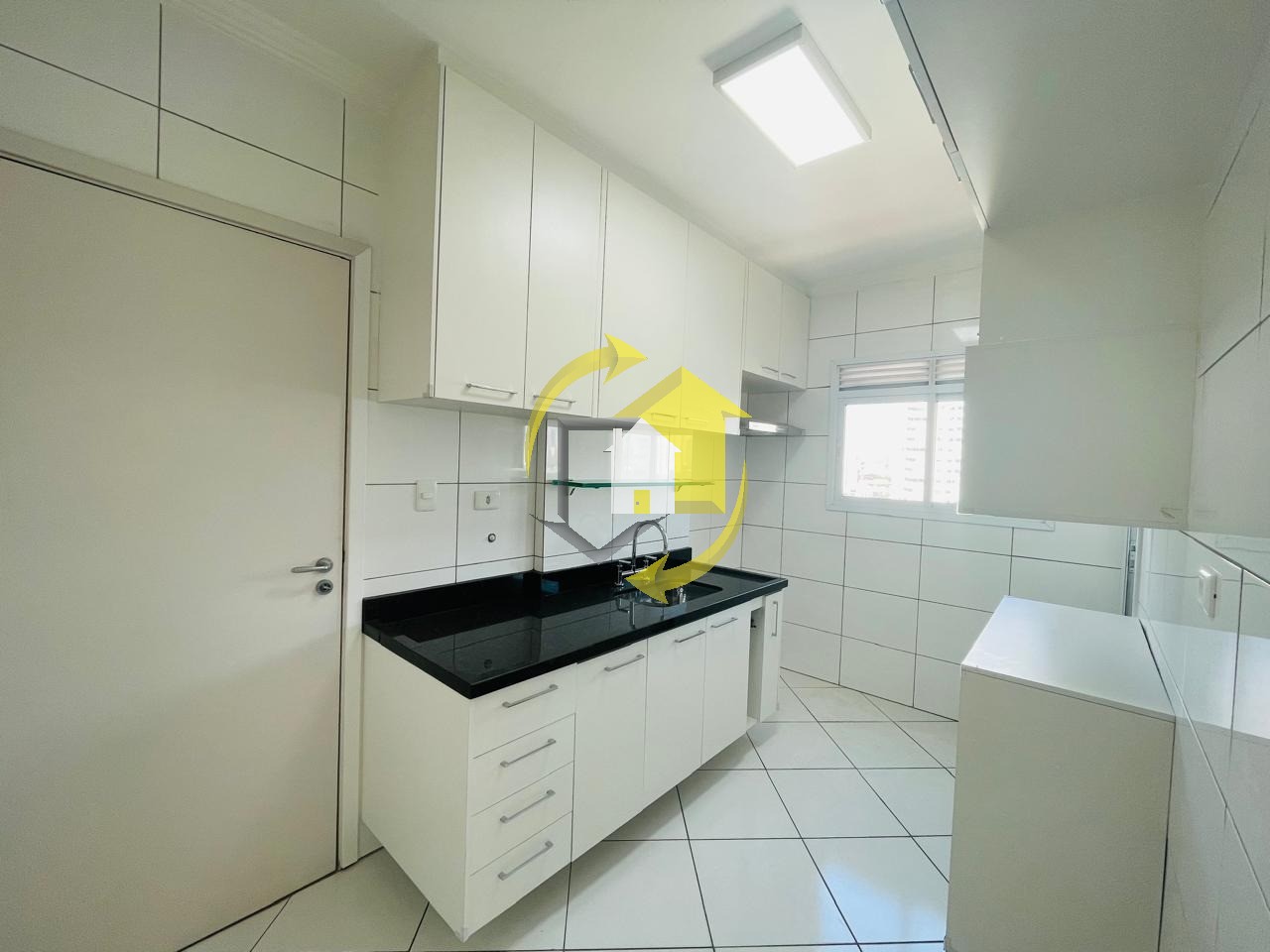 Apartamento à venda com 3 quartos, 110m² - Foto 3