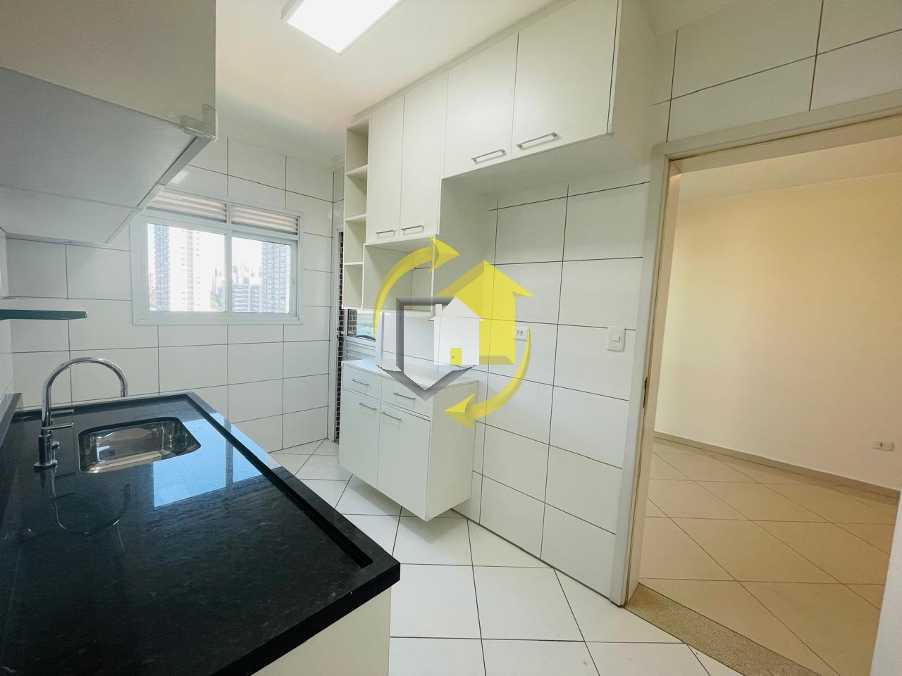 Apartamento à venda com 3 quartos, 110m² - Foto 2