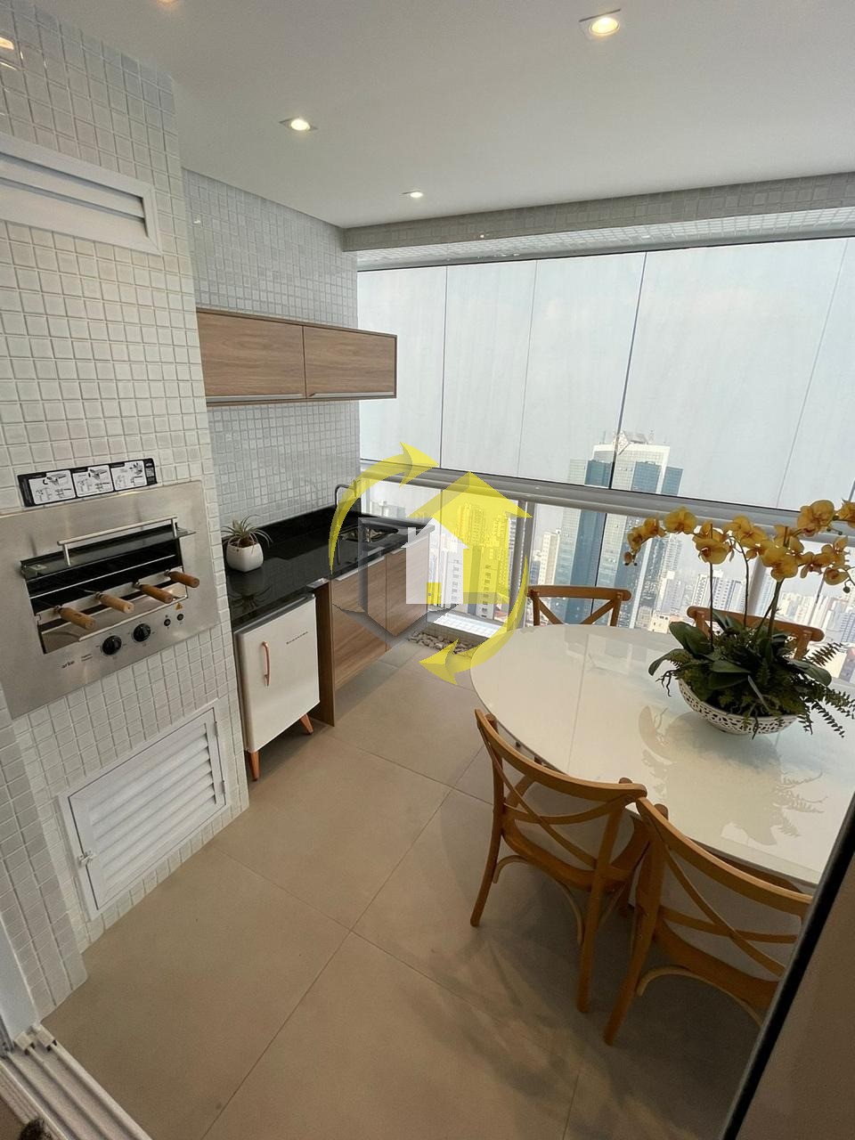 Apartamento à venda com 2 quartos, 80m² - Foto 1