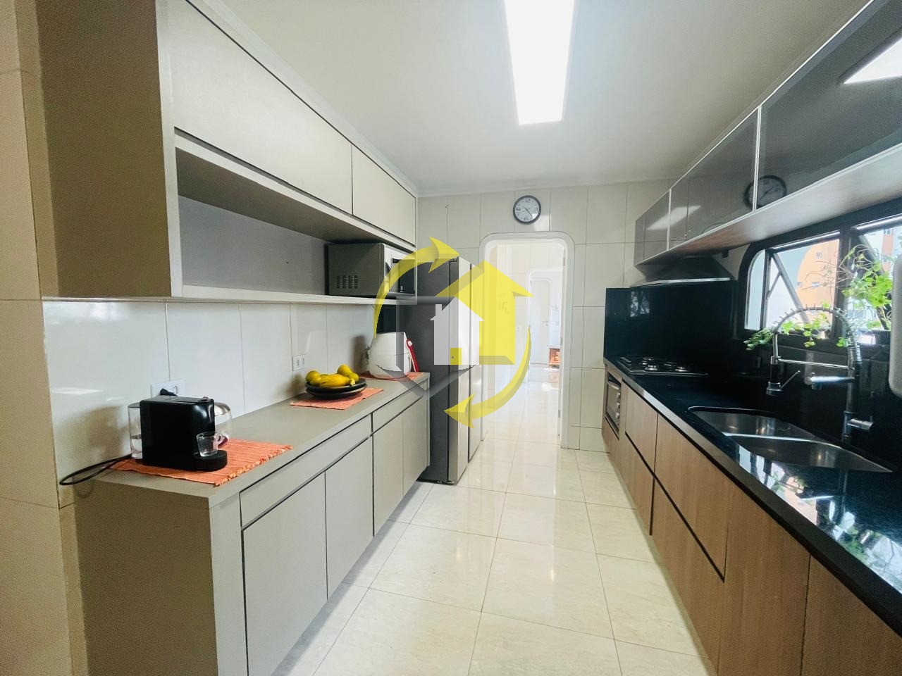 Apartamento para alugar com 3 quartos, 165m² - Foto 13