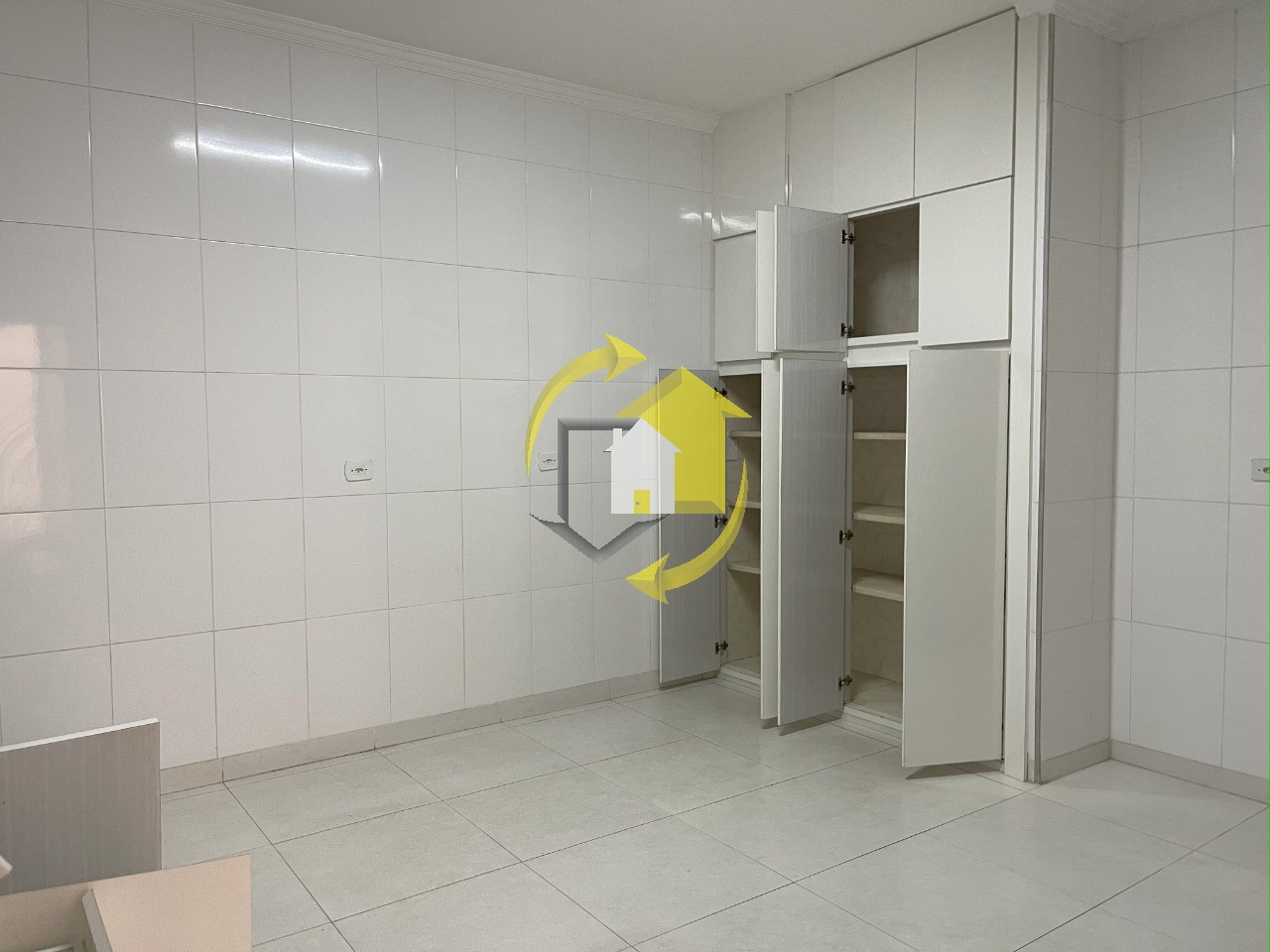 Casa Comercial para alugar com 3 quartos, 400m² - Foto 8