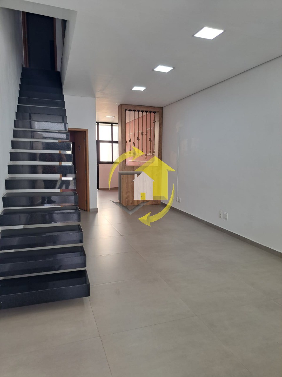 Casa Comercial para alugar com 3 quartos, 130m² - Foto 8