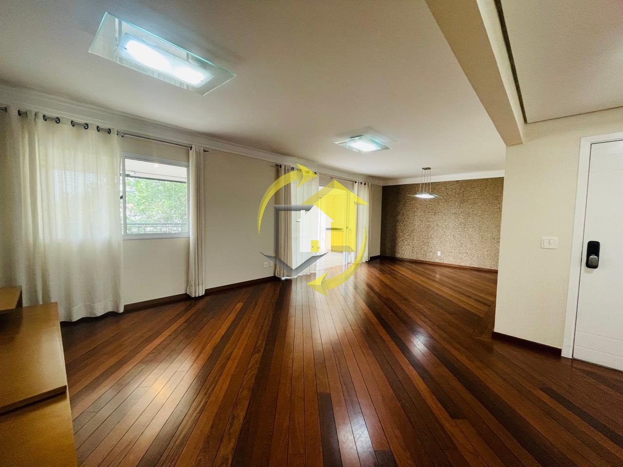 Apartamento para alugar com 3 quartos, 164m² - Foto 2