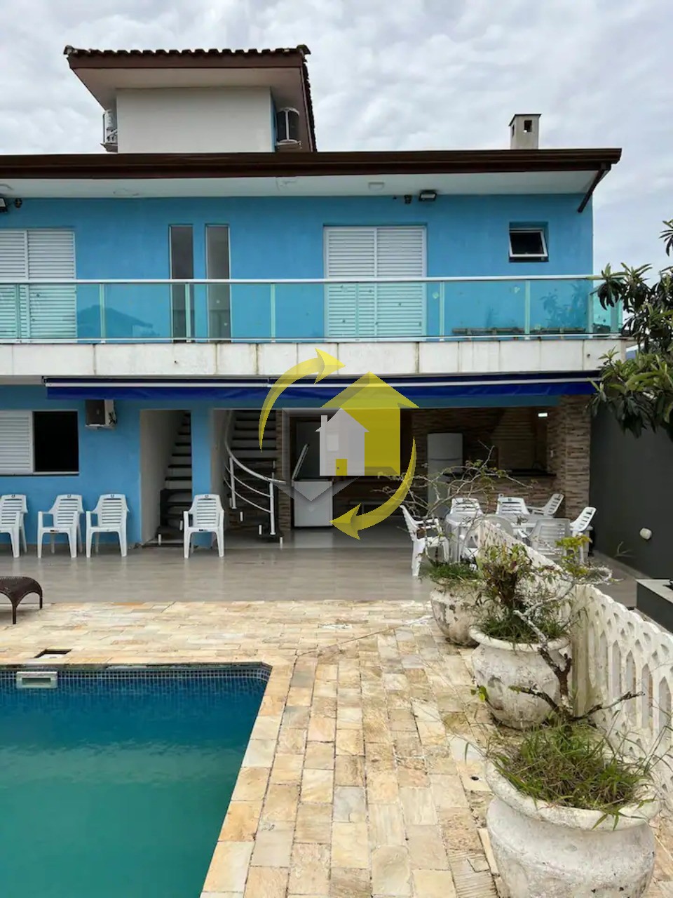 Sobrado à venda com 6 quartos, 380m² - Foto 1