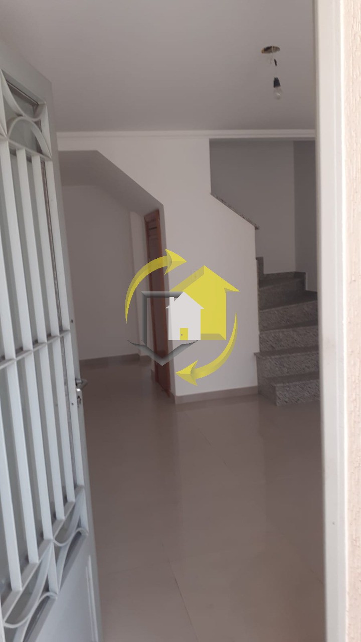 Sobrado à venda com 2 quartos, 120m² - Foto 2