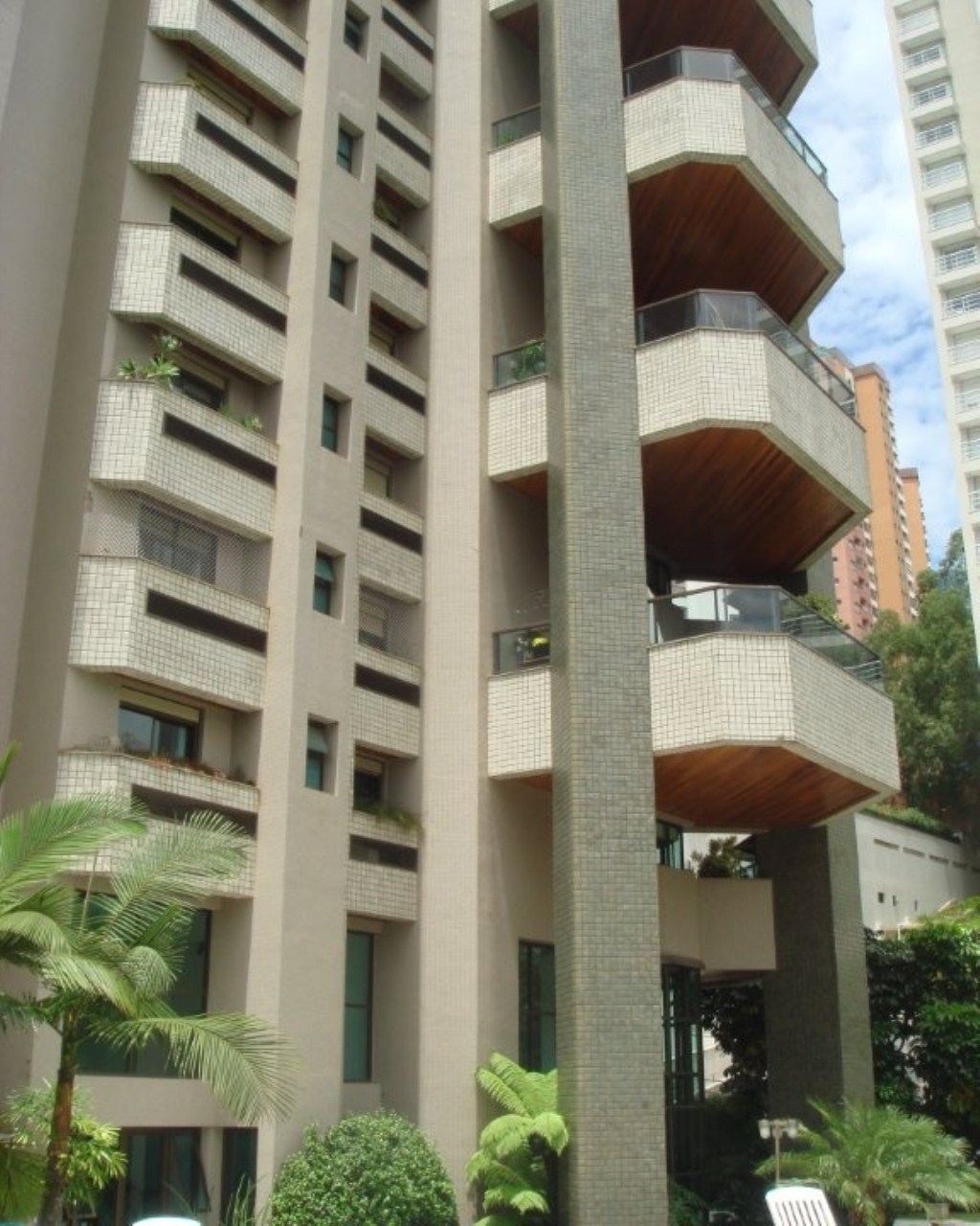 Apartamento à venda com 3 quartos, 243m² - Foto 1