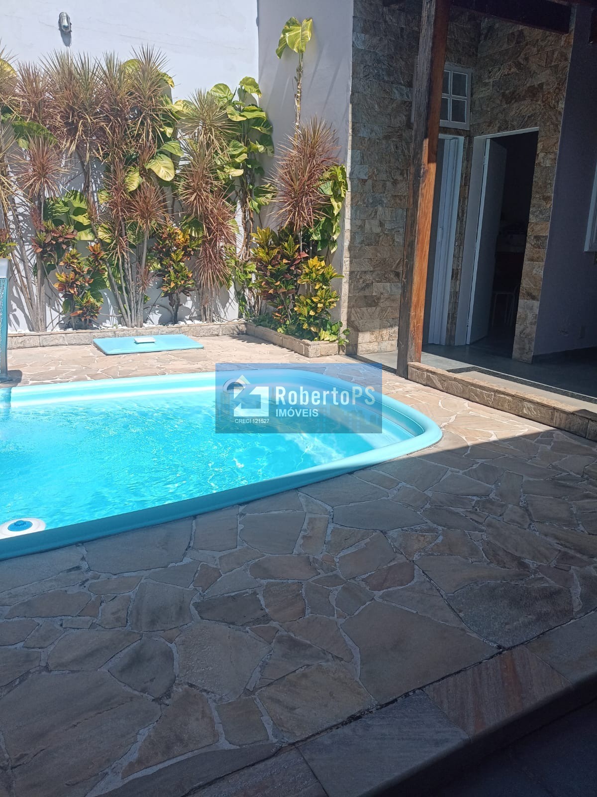Linda casa  com piscina no Jardim Santa Maria em Jacareí.