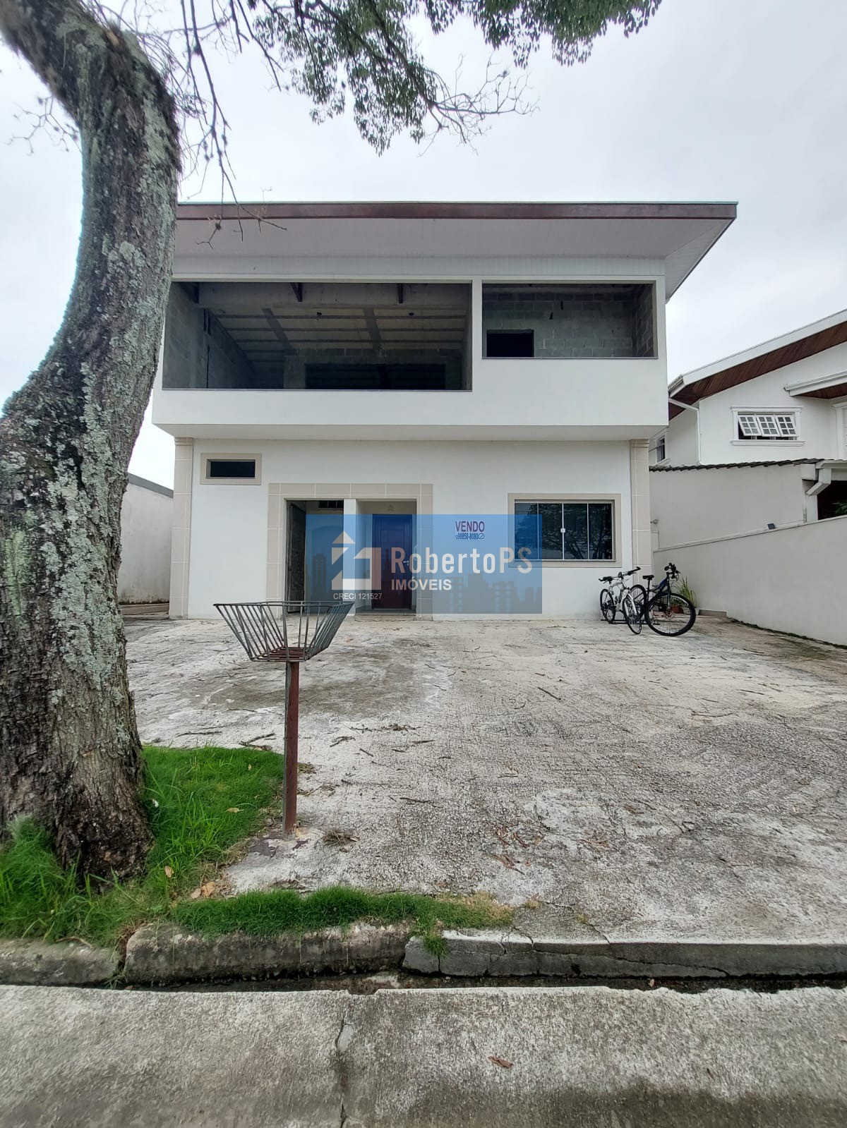Linda casa de condomínio em fase final de acabamento com edícula à venda no Jardim das Colinas  -  10 quartos e 5 suítes