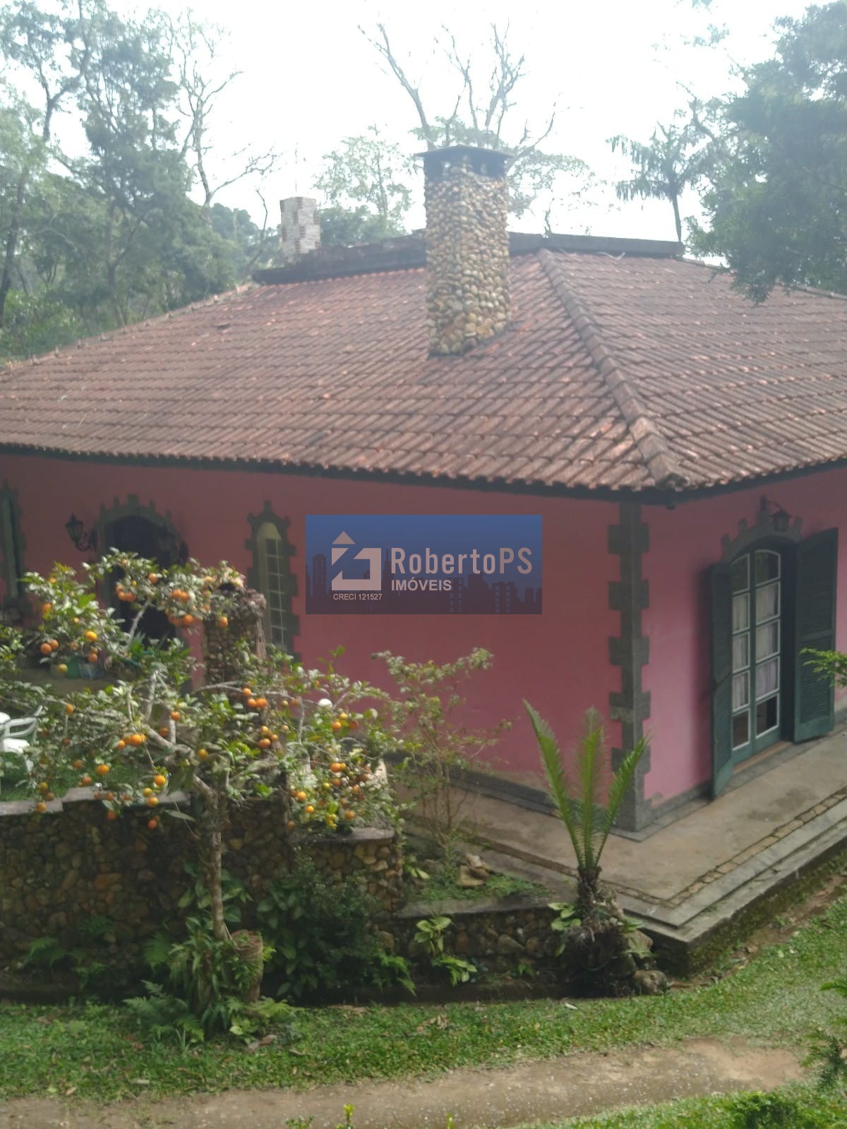 Linda casa com 4 dormitórios em condomínio em Santo Antônio do Pinhal.