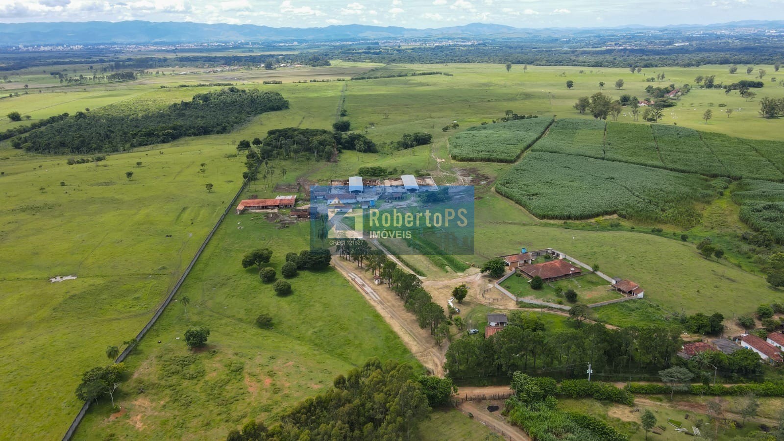 Fazenda de 98,6 hectares com infraestrutura completa  totalmente plana