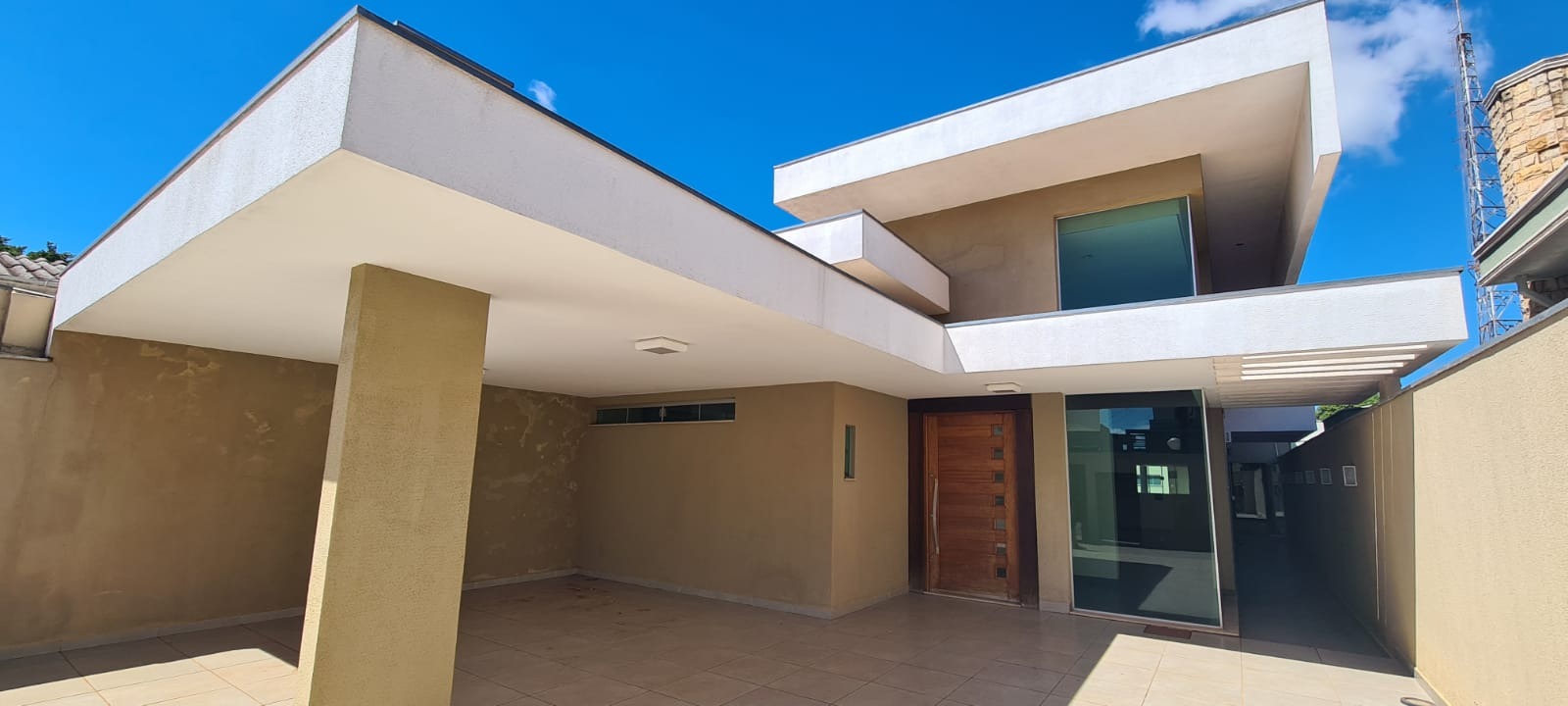 Casa à venda com 3 quartos, 300m² - Foto 1